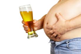 Uống nhiều bia rượu nguy cơ gây béo bụng
