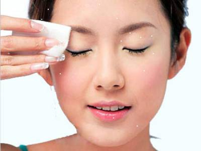 Tinh dầu chàm chà trị mụn