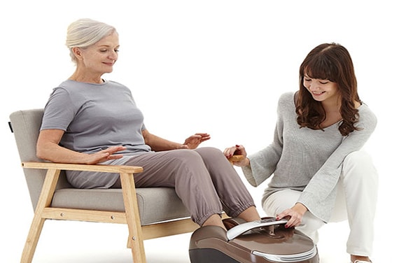  máy massage chân người bạn tuyệt vời của người già